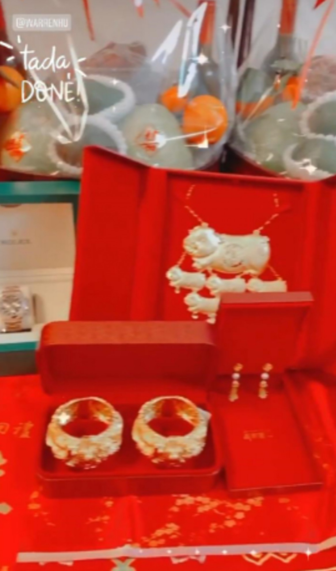 【味之天使】除了有金豬、巨型龍鳳金鈪和海味,當中最亮眼的還有一隻Rolex名錶。