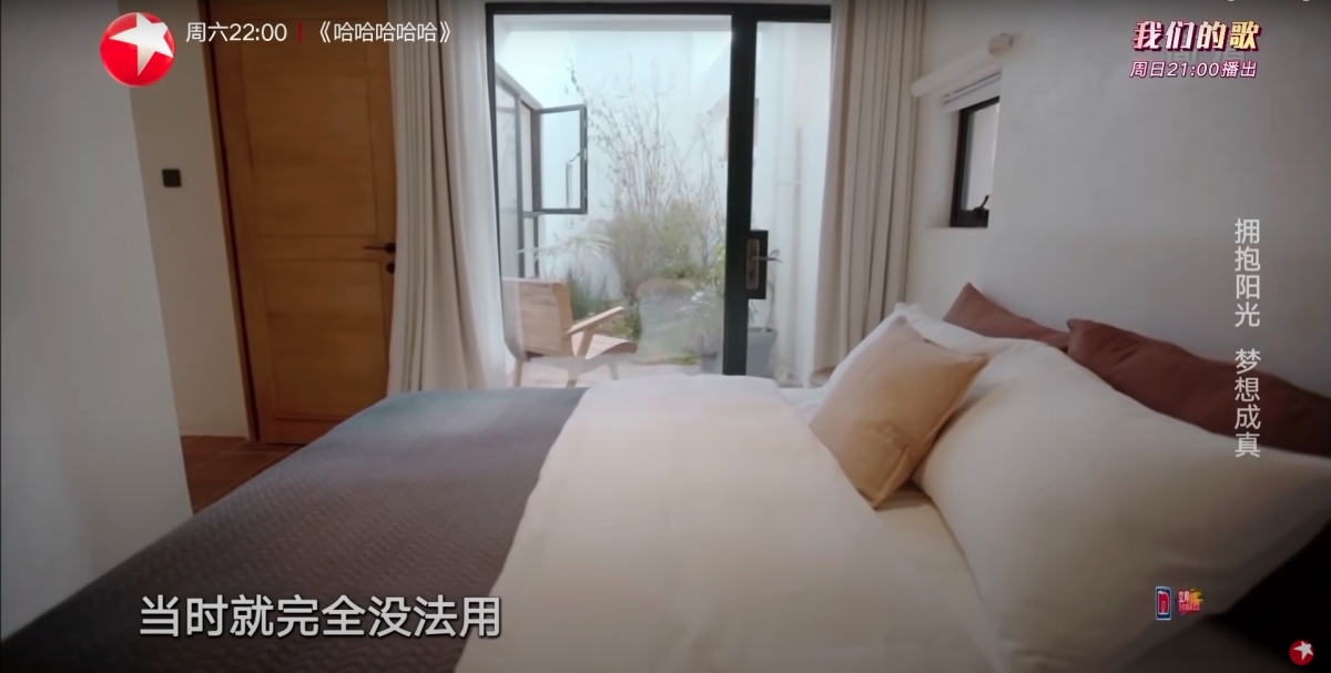 50+單身姐妹團建「養老姑婆屋」,簡約木質老房子設特大庭院,不靠男人兒女為自己快樂而活