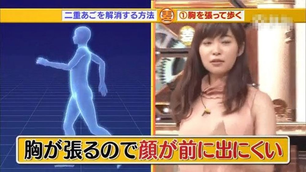 不過,只要走路時保持挺胸,頭微微抬高,就是最簡易又奏效的減雙下巴大法!在使用手機時,也盡量要把手機放高一點,讓頸部肌肉不會承受過大的壓力~