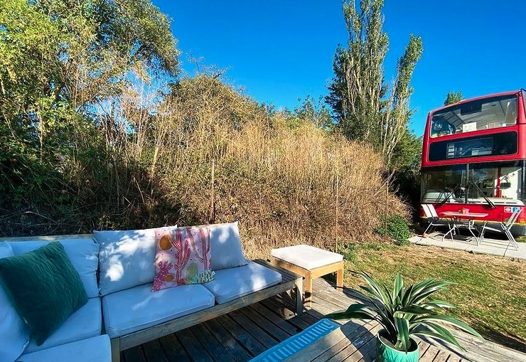 英國-情侶-住巴士-doubledecker11