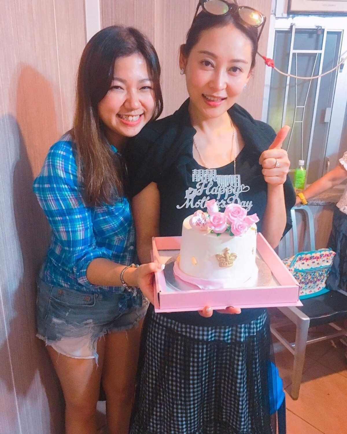 現年43歲的楊卓娜憑著《愛·回家》霞姐一角為人熟悉，跟霞姐一角的形象一樣，楊卓娜一直予人一種溫婉賢淑的感覺。