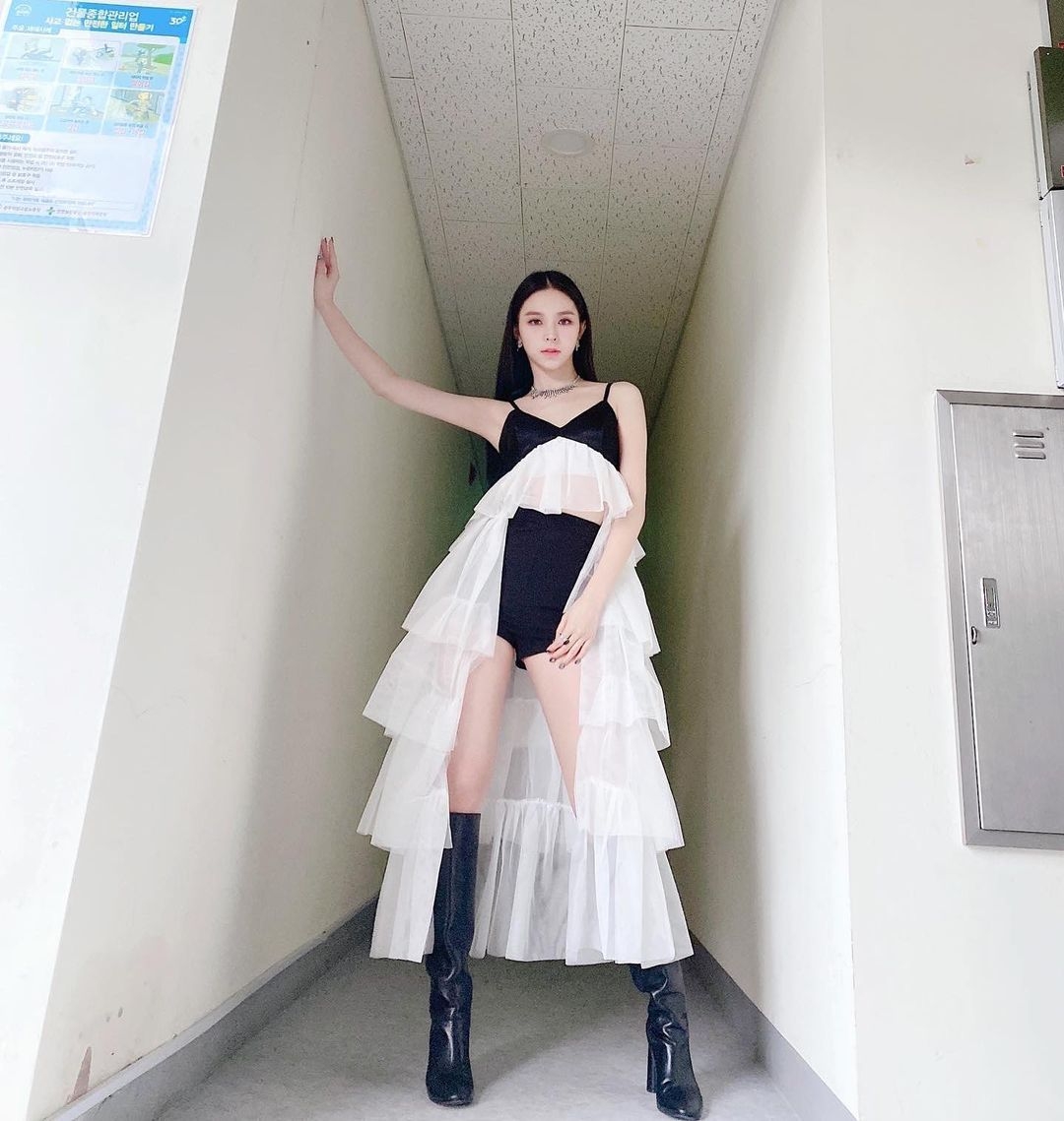 「港產韓星」Elkie莊錠欣IG出愛國帖文惹爭議!粉絲一日暴跌3萬直呼失望