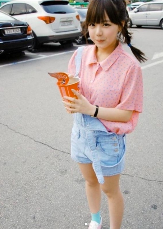 她也笑指當時她就是直接問那些男生:「我現在有在交4個男友,你要和我交往嗎?」她也指當中也有一些只交往了1、2天就分手的人,認為當時的自己「說什麼分手也是滿可笑」