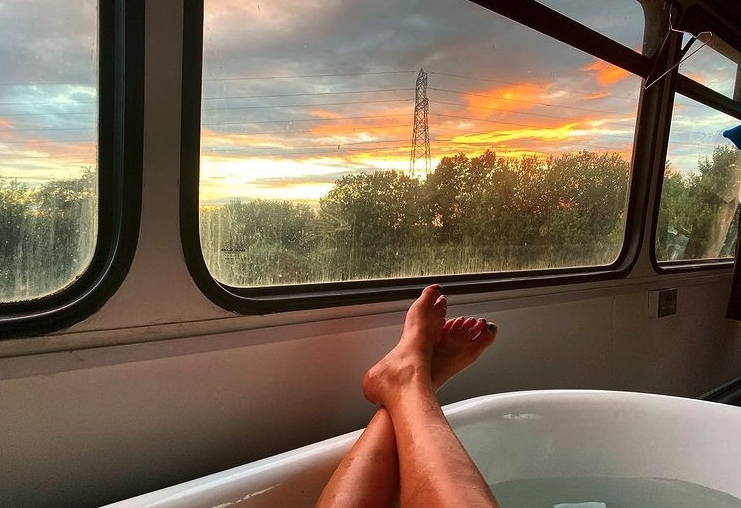 英國-情侶-住巴士-doubledecker7