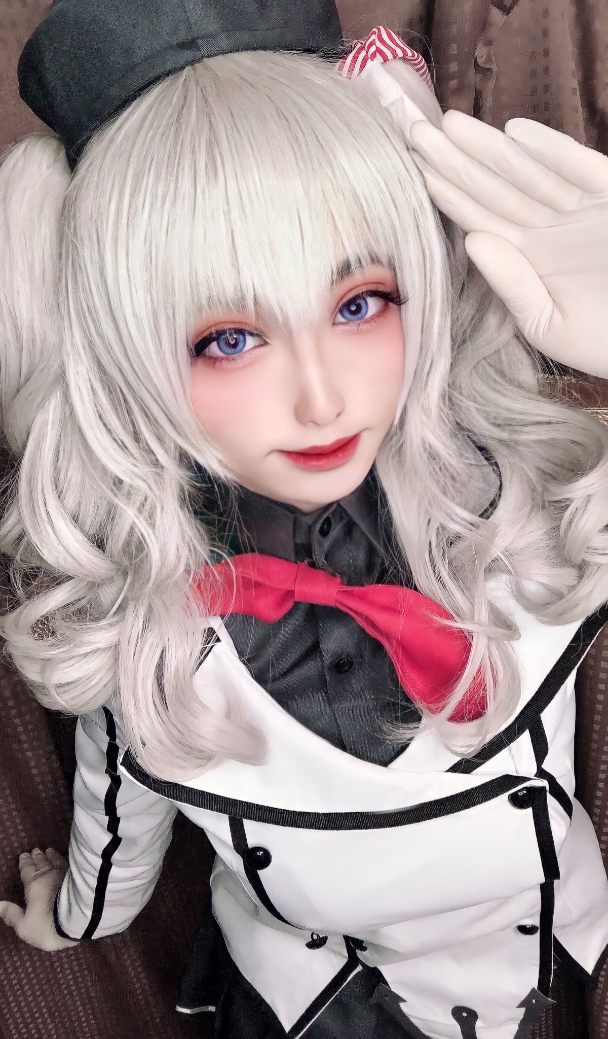 一些女生化妝前後的差異甚大,對比圖不時都把網民給嚇壞,無法相信竟是同一個人。最近又有一位日本男生(@miyamoto_fox)曬出了過去與現在的自己,他單靠化妝和減肥就讓自己整個脫胎換骨變成一位美少女,除了樣貌變得十分不同之外,更顛覆了年齡和性別!