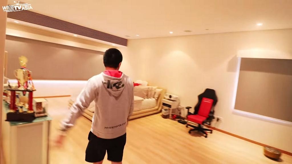 鍾培生更表示,自己也數不清楚家裡有多少個工人姐姐,認真誇張!