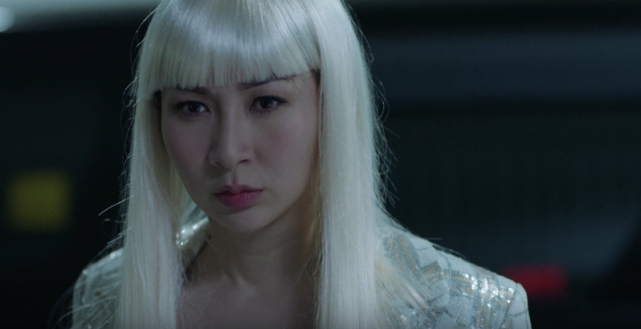 除了演員人馬十分「TVB濃」之外,劇情也被罵十分「膠」,劇情離地,角色又誇張。其中飾演變性人的莊思敏就一頭白髮,而且每次和警方駁火時也刀槍不入,飛天一個打十個,又一槍打爆油缸,讓人一頭霧水。