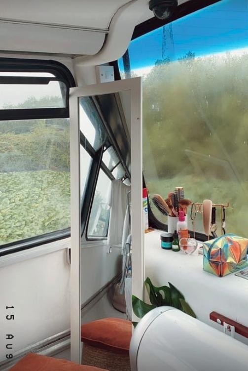 英國-情侶-住巴士-doubledecker266