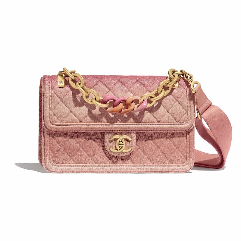 這款超夢幻的 Chanel 手袋名為 Sunset On The Sea Bag ,光聽名字就已經令人心醉~