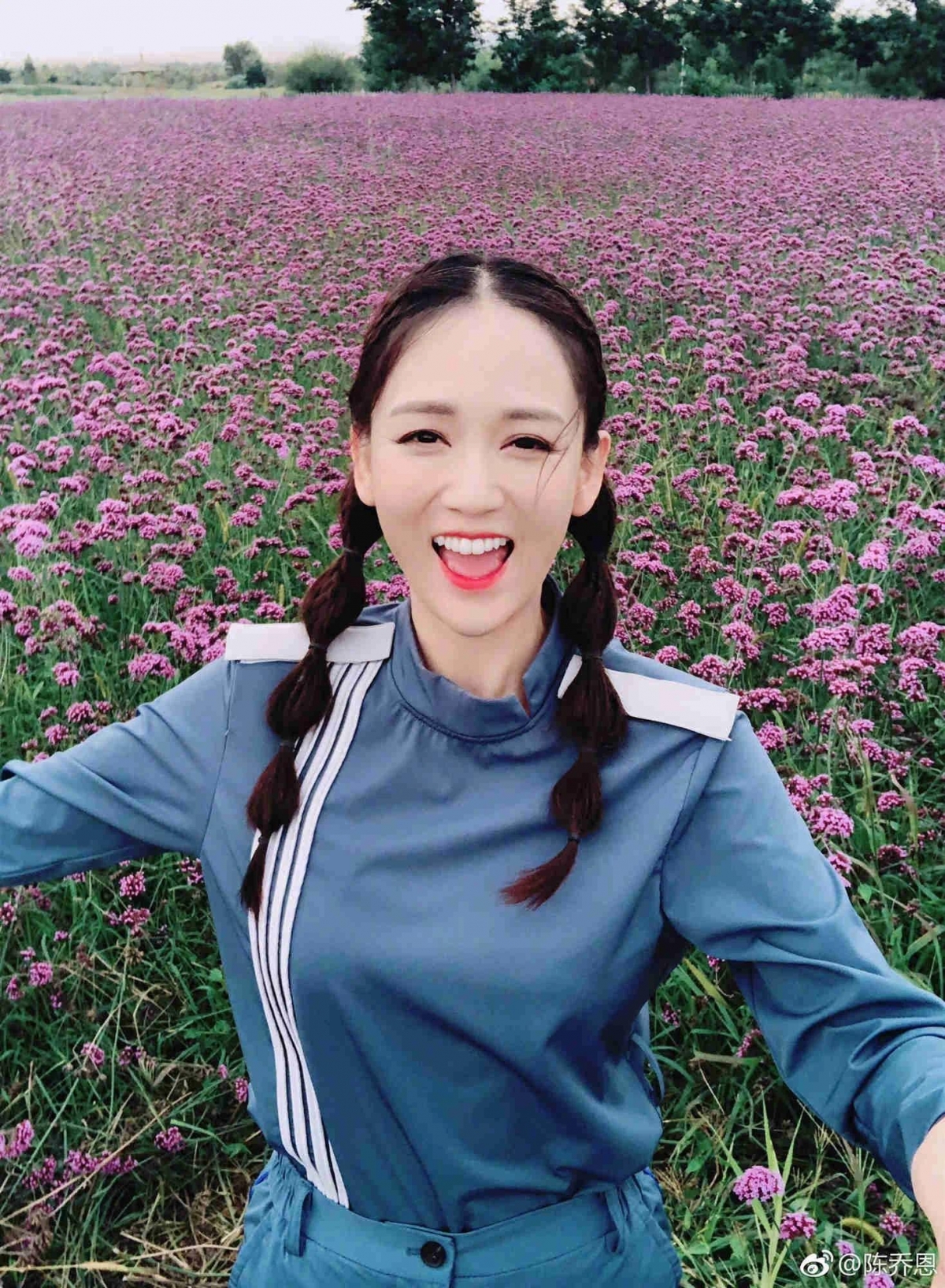 陳喬恩41歲的狀態來說,無論是美貌還是身材也keep得相當不錯!有粉絲亦為陳喬恩護航,指她有可能只是太過沉迷美圖Filter的拍照效果,才會惹起常常「變臉」的疑雲