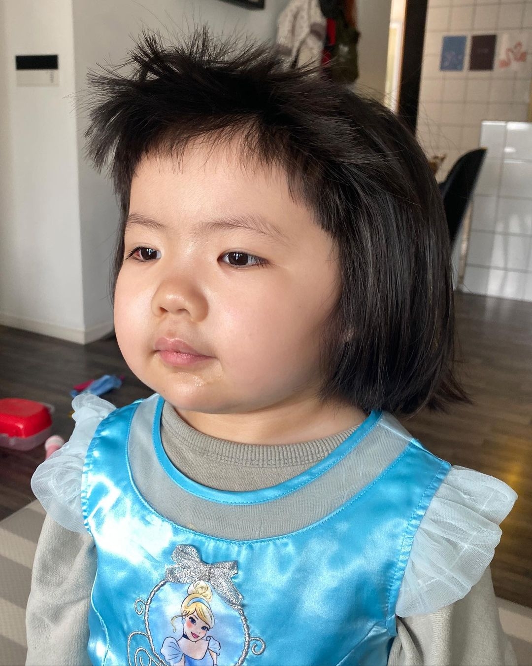 Lucy 的專屬 instagram @lucy.is.good 已經坐擁 21.5 萬位 followers,背後全靠潮媽梁志瑩用心經營,令不少人都中了 Lucy 的毒