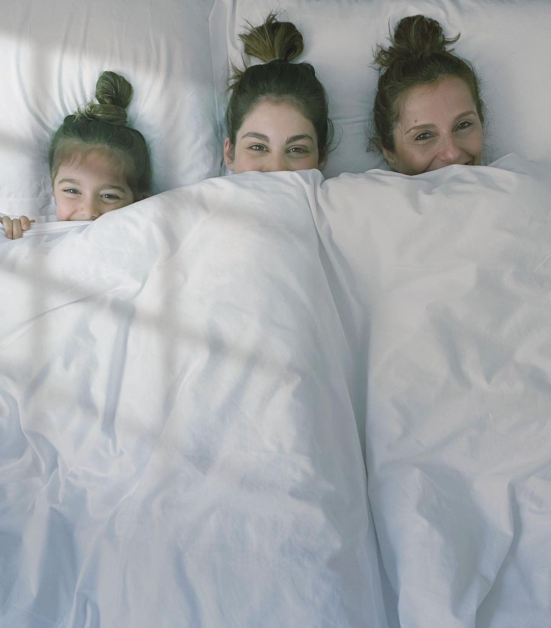 黎巴嫩祖孫三代同堂,凍齡嬤嬤外貌不輸後輩,三人絕美合照力證基因強大令網民驚嘆!