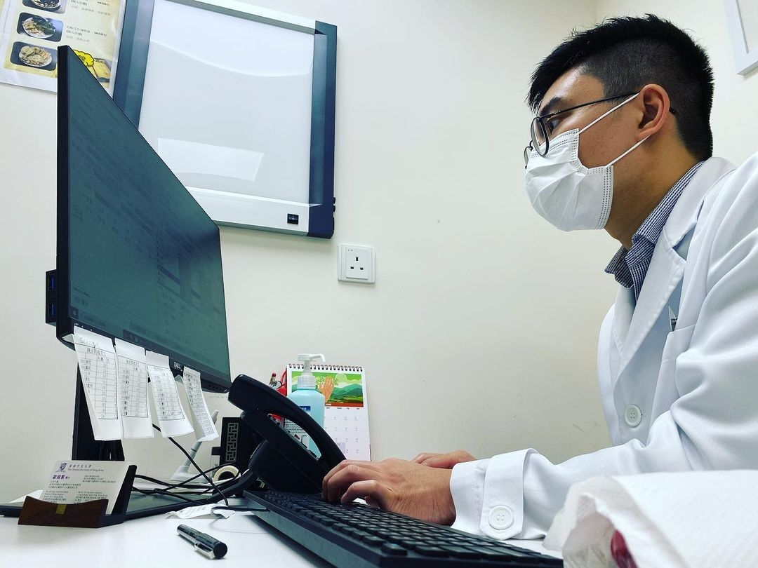 前港姐李珊珊分享抗情緒病經歷,曾因身材走樣被嘲「肥婆」,幸得鄭秀文陪伴將她拉出深淵