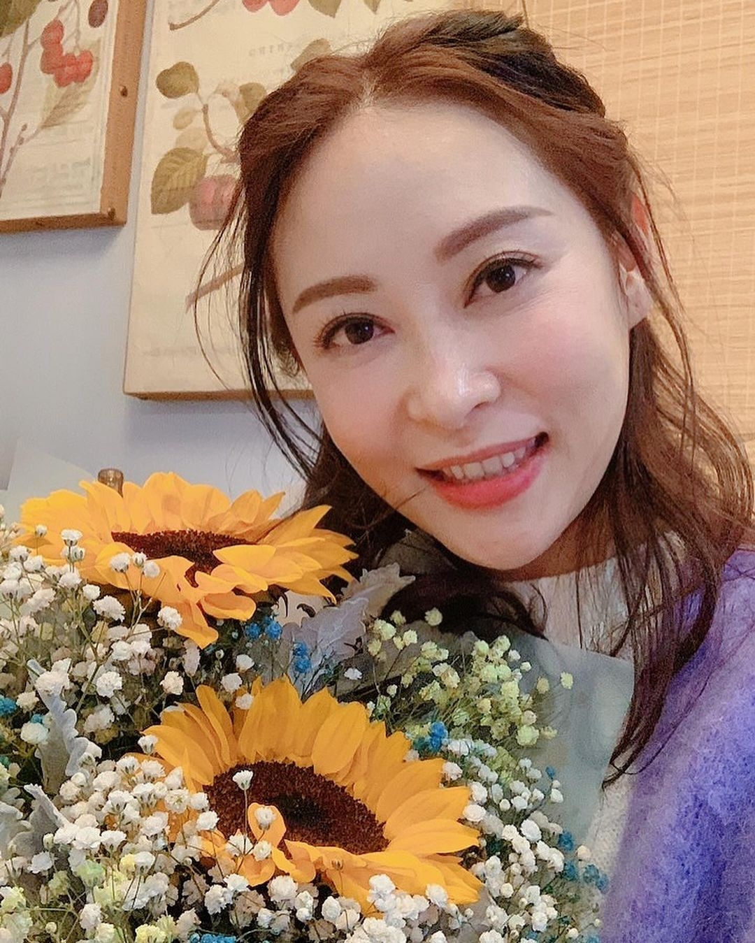 楊卓娜為「燈箱大王」誕女卻未結婚！落力照顧兩繼女，港版璀璨帝國Cherie？