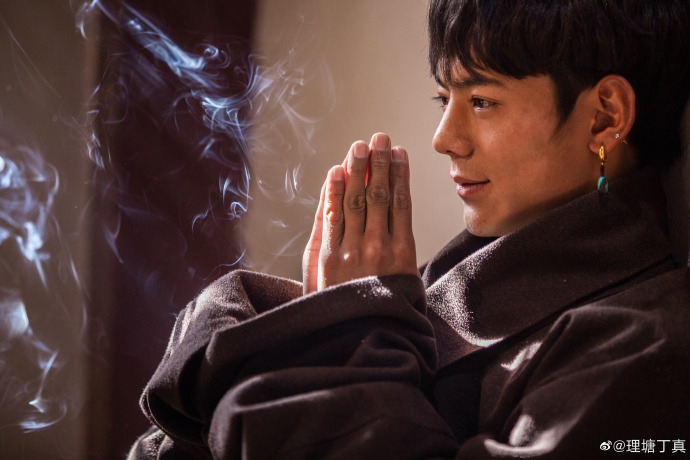 藏族美少年丁真雜誌照/吸煙風波後上春晚出歌/網民質疑又說不進娛樂圈