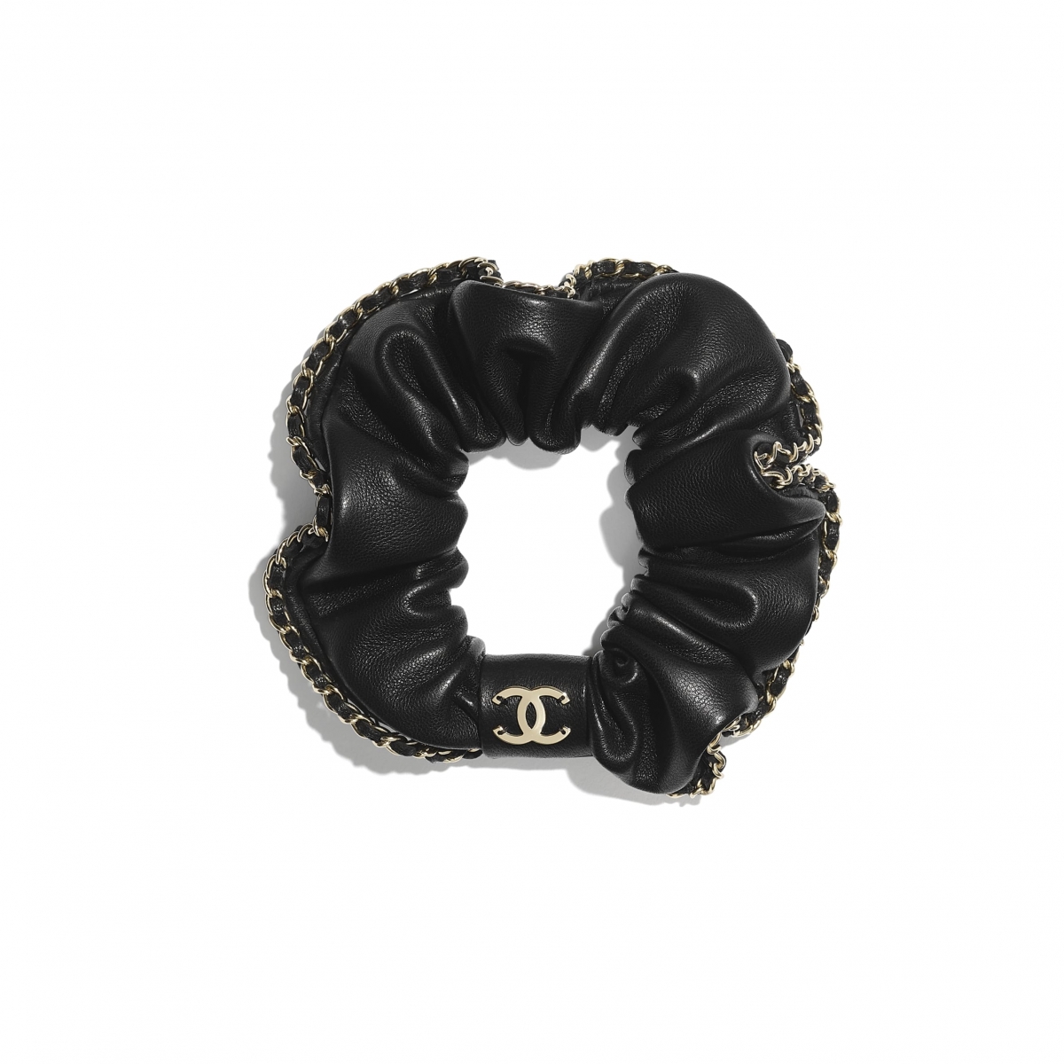 【Chanel 2021】絕美頭飾打造法式優雅,雪白羊皮蝴蝶結、珍珠髮夾5大必備浪漫單品!