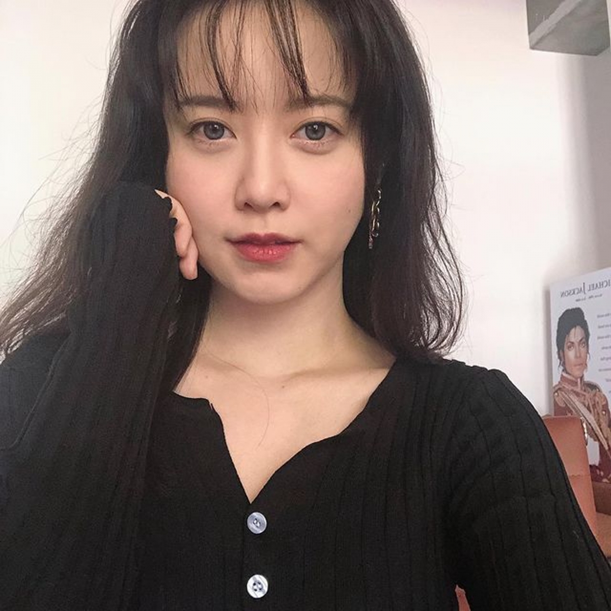 具惠善和安宰賢於2015年拍戲撻著火速結婚,不過在3年後就婚姻破滅,後來二人更展開罵戰,不少輿論和醜聞被傳出,想必二人也十分難挨。未知是否受壓力所致,具惠善曾經爆肥,在今年就逐漸瘦回來,近照中看得出她狀態大勇,回復女神身材!