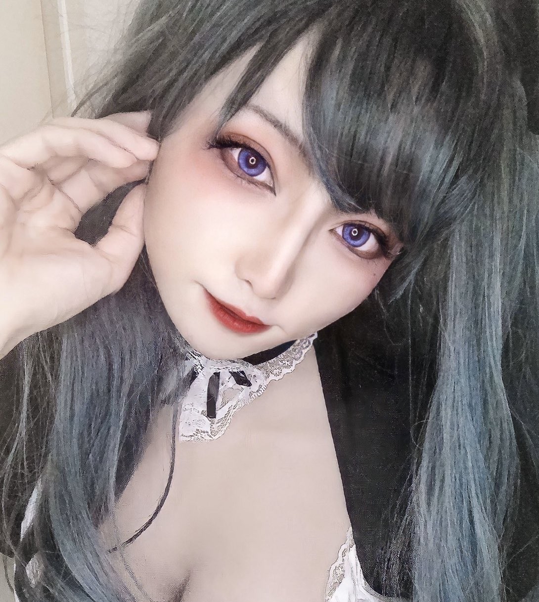 化妝可說是一種喬裝術,不少女生靠著超班的化妝技術變樣,讓人根本認不出是同一個人。不過在日本,有一位男生同樣做到靠化妝就蛻變成另一個人的境界,差異令網民大驚!