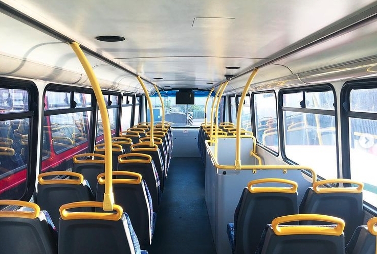 英國-情侶-住巴士-doubledecker19