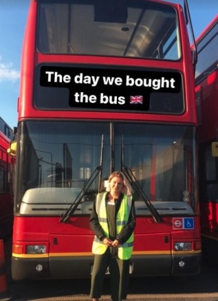 英國-情侶-住巴士-doubledecker266