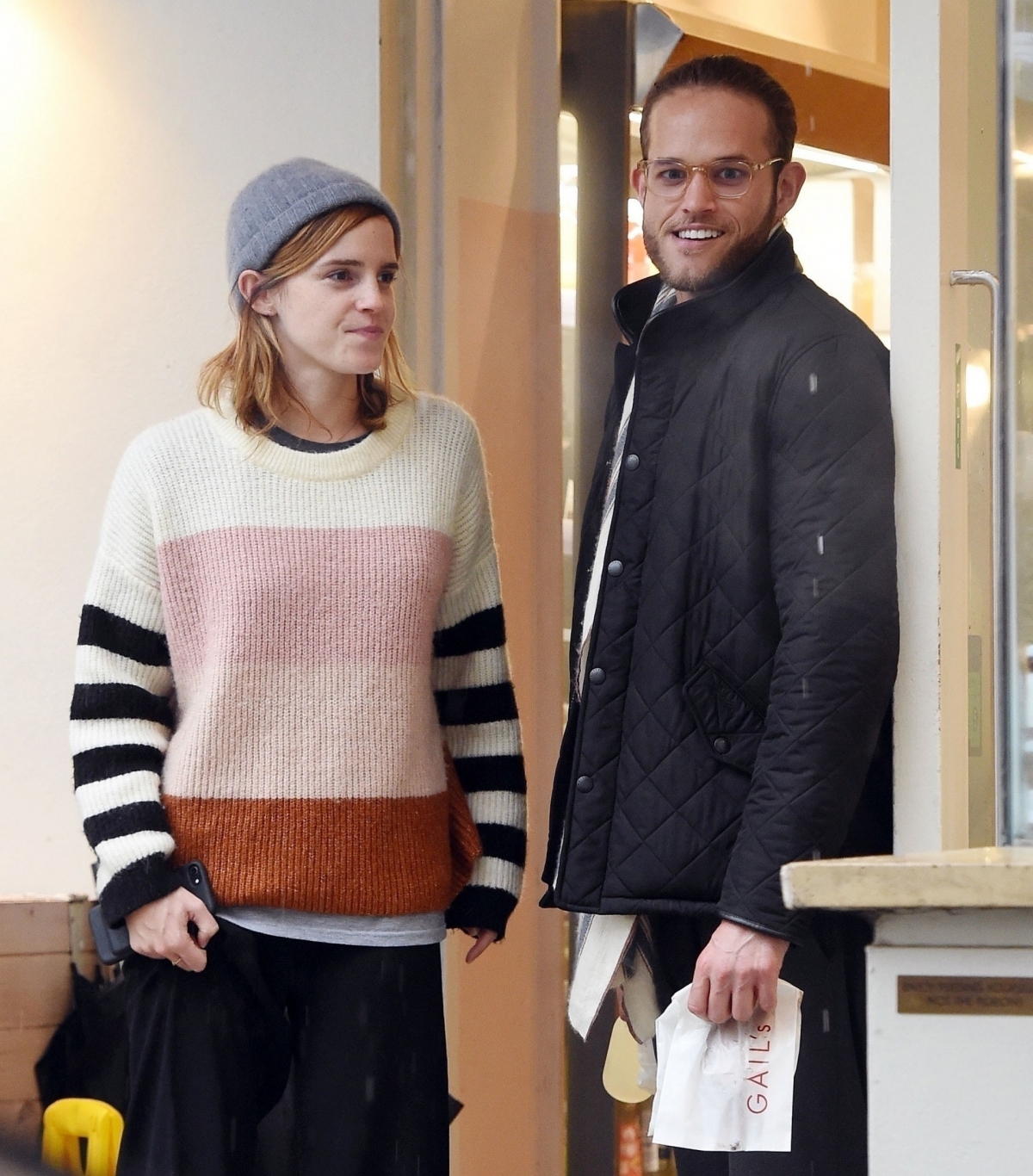 【EmmaWatson訂婚男友】有外媒就拍攝到Emma Watson與男友現身洛杉磯機場,似乎是一起出發外遊提早慶祝情人節。