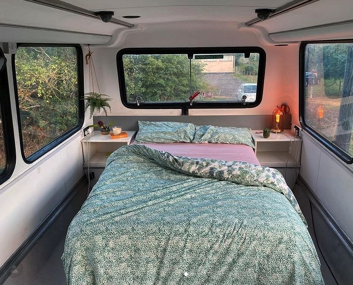 英國-情侶-住巴士-doubledecker6