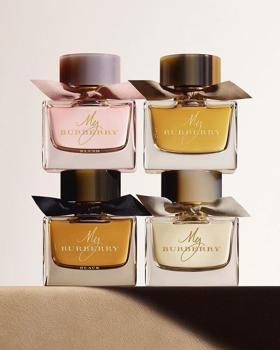 My Burberry Blush香水綻放清新怡人的花果香調,靈感是來自曙光初露的倫敦花園之靜謐氛圍