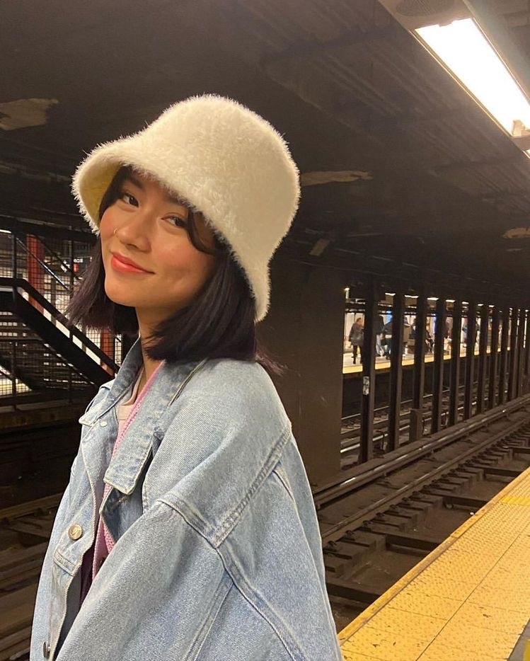 【打卡Pose技巧】圓臉、方臉看過來!無需修圖,5招教你瘦臉兼拍出自然甜美照片