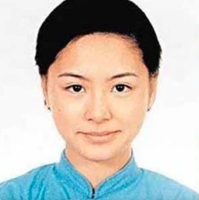 阿嬌的確從小就是美人胚子,在校內更是矚目亮眼的校花~