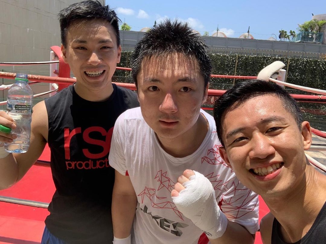 最誇張的是,熱愛拳擊的鍾培生甚至更在家中的花園打造了一個標準的擋台,以供平時練習之用!