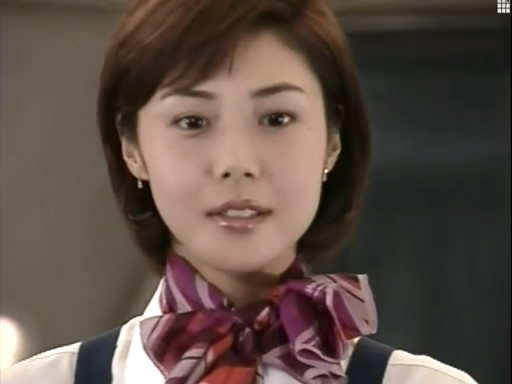 不過作為名牌店店員這些場面也看不少,所以版主就前去提供服務。女生一直沈默,擺著「公主」的架子,而男生就默默的跟著,為了化解尷尬就說要看手袋。女生在選手袋時,問完價格後男生的樣子也開始難堪,怎料女生竟然問:「有沒有更貴的?」