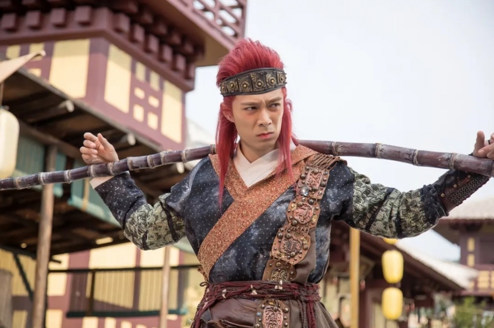 周柏豪在電影中飾演「靈明石猴」的馬騮造型惹劣評,當中的紅毛長髮LOOK嚇塞網民,紛紛力批「非主流」的騎呢造型太噁心