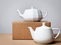 其中有富豪叫「你哋邊個扮茶壺扮得似就有五萬元現金」。