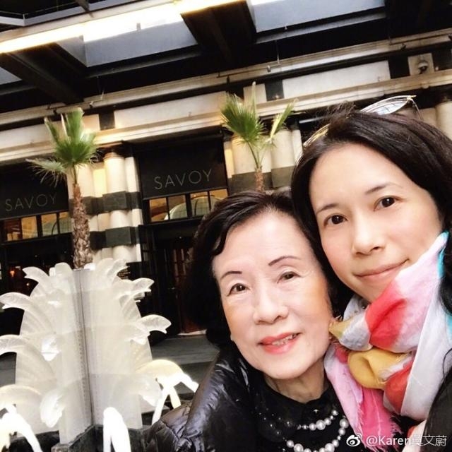 香港娛樂圈富二代莫文蔚本身也是一位才女,除了擅於5種語言,更曾獲頒第一屆「香港傑出學生獎」,在華語樂壇拿取多項亮眼成績。