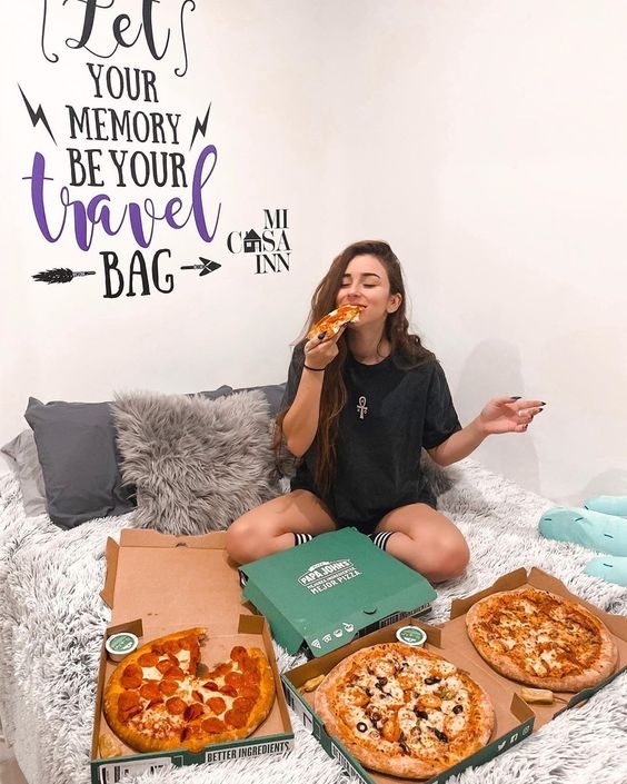 穩佔榜首的就是薄餅了!Pizza的魔力可讓人吃個不停。配菜的種類其廣,口感都十分香脆,想必無人不愛!這個排行榜有你的最愛食物之選嗎?