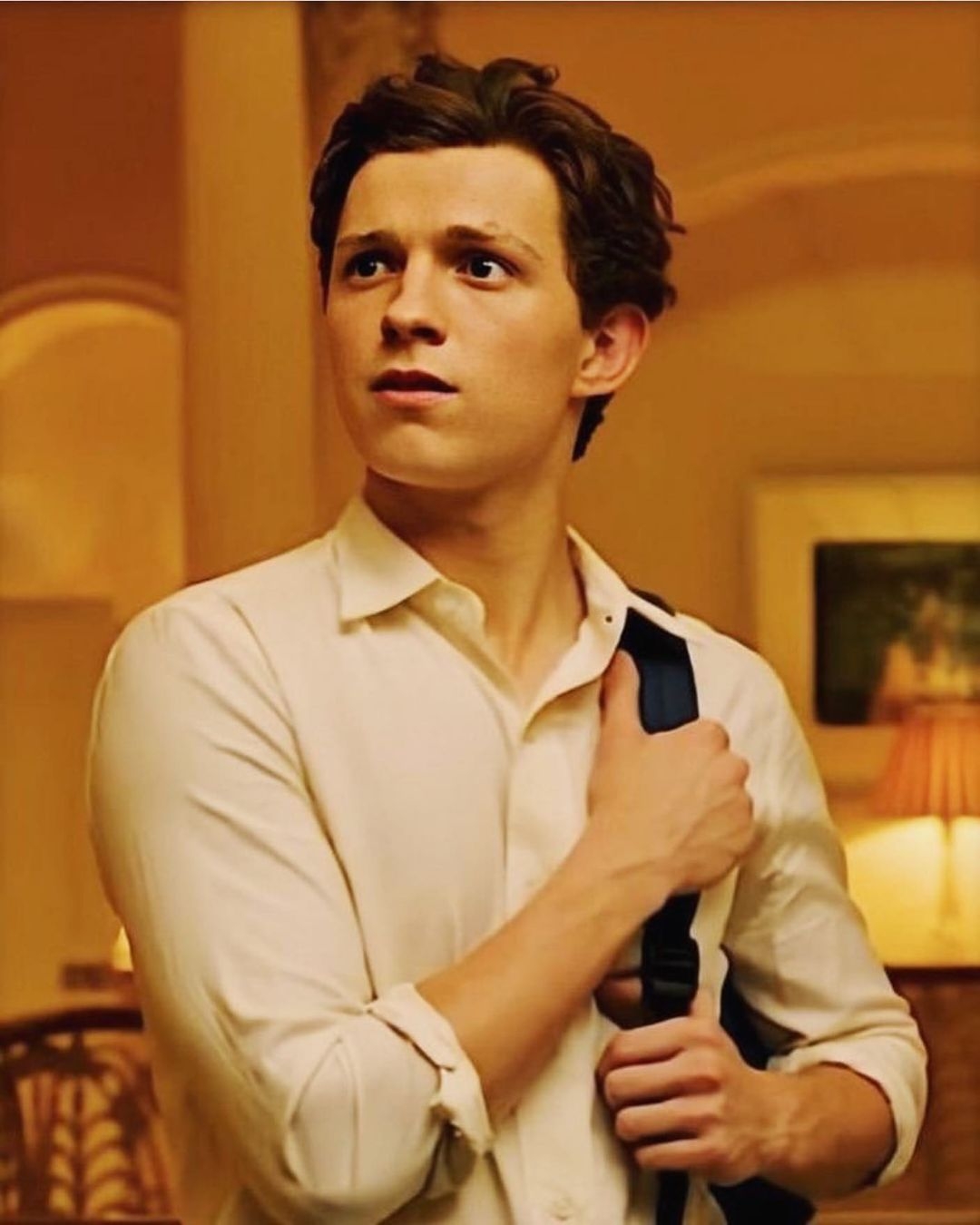 「蜘蛛俠」Tom Holland視像訪問唔著褲?官仔骨骨幕後爆笑一面,網民:係在家工作嘅我