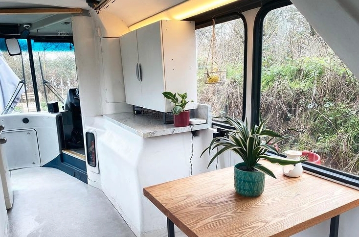 英國-情侶-住巴士-doubledecker12