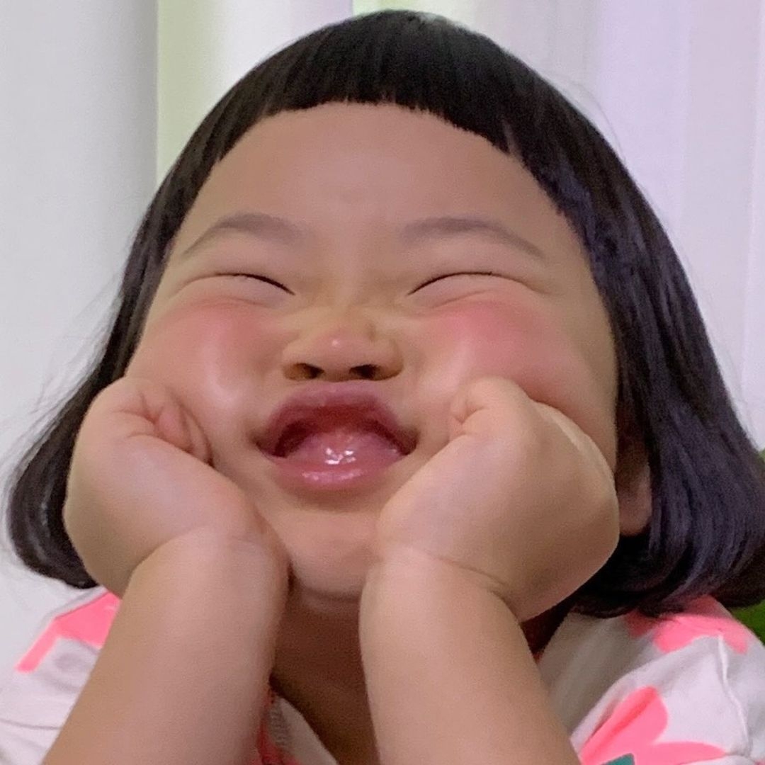 韓國6歲「大嬸系小妹妹」爆紅!超浮誇表情+可愛雙下巴散發超強喜感,吸近14萬粉絲