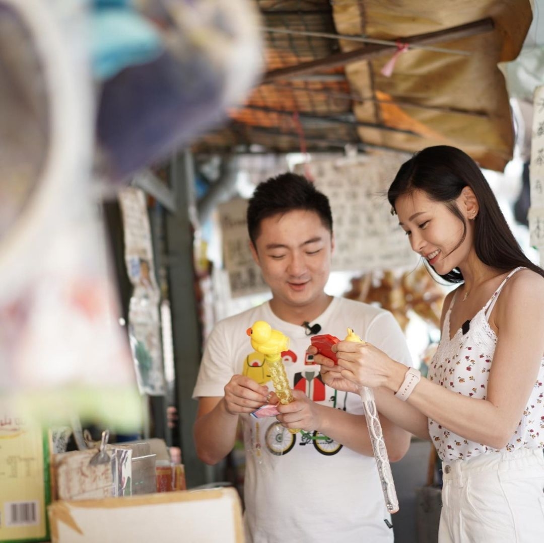 雖然鍾培生身邊常常有不少美女氹氹轉,不過原來他直言自己暗戀了初戀女友十幾年,甚至到24歲時才正式追到她,可惜戀情持續五個月就分手。