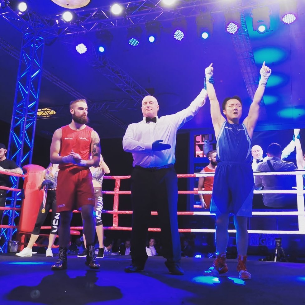 最誇張的是,熱愛拳擊的鍾培生甚至更在家中的花園打造了一個標準的擋台,以供平時練習之用!