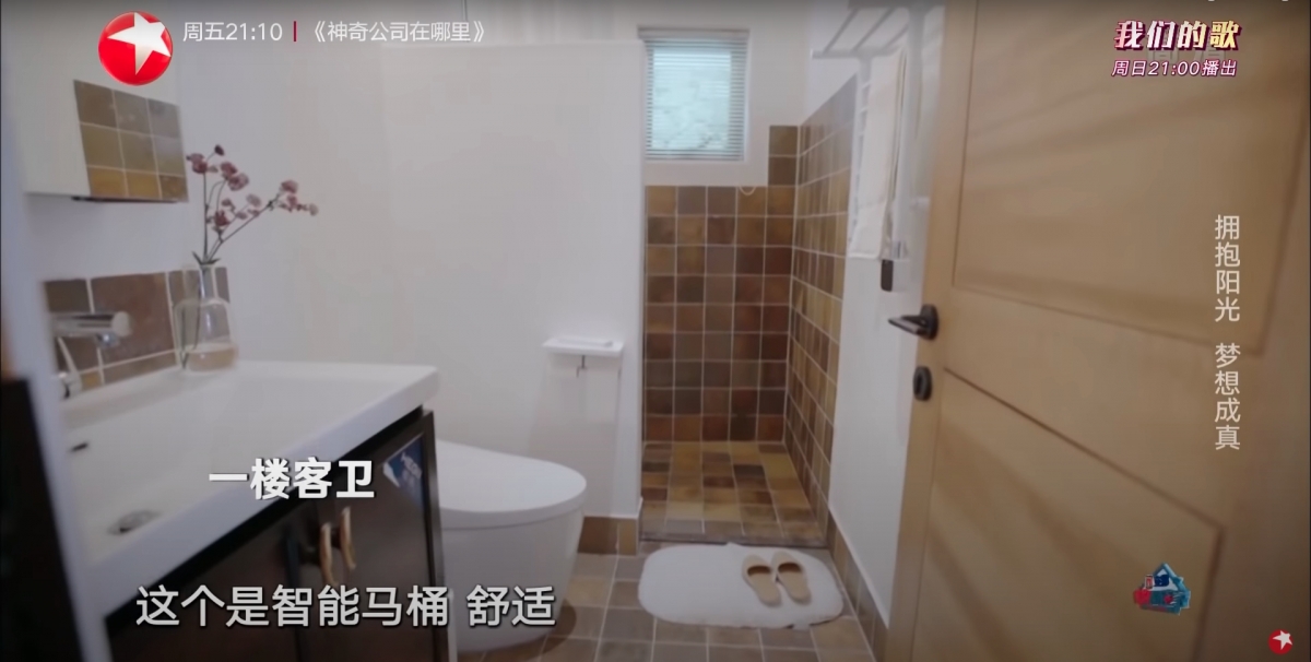 50+單身姐妹團建「養老姑婆屋」,簡約木質老房子設特大庭院,不靠男人兒女為自己快樂而活