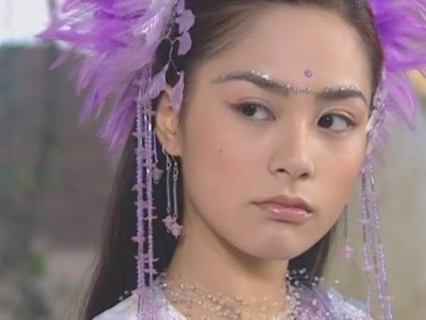 阿嬌就是飾演「紫蘭仙子」的妹妹「紫薇仙子」,同樣是由花化成仙,當年被王母娘娘看中成為天庭仙子