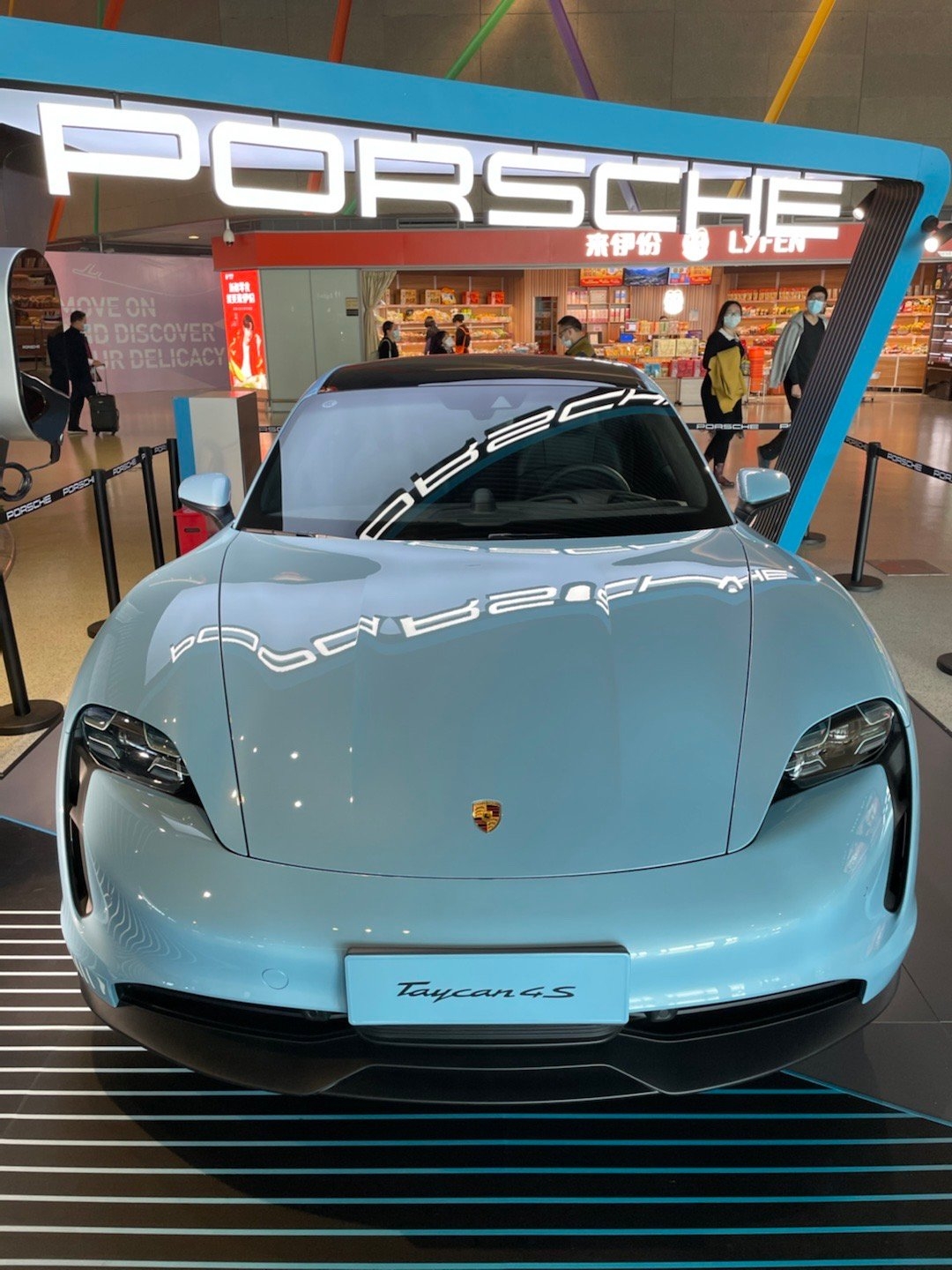 保時捷Taycan冰晶藍/冰莓粉色 夢幻跑車女生最愛 索價港幣百多萬