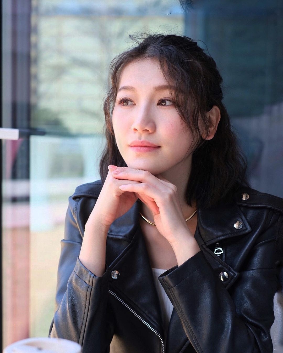 張盈悅的氣焰恐怕會蓋過早已加入《愛回家》的女角鄧美欣及陳熙蕊,她們皆為2018年及2019年的落選港姐。