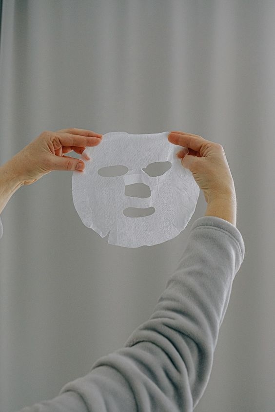【面膜】女友狂曬9張Mask紙嚇親男友!女友留面膜紙擦地板