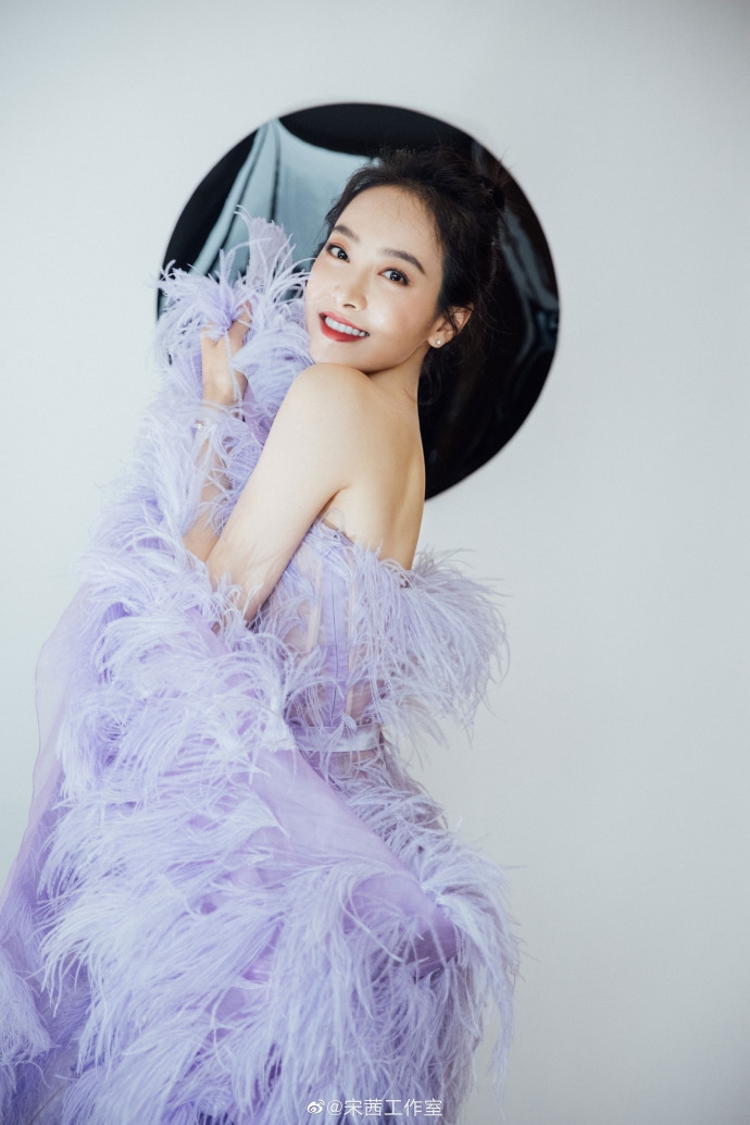 【微博之夜女星造型】迪麗熱巴/鞠婧禕/Angelababy/倪妮/關曉彤/楊冪/宋茜