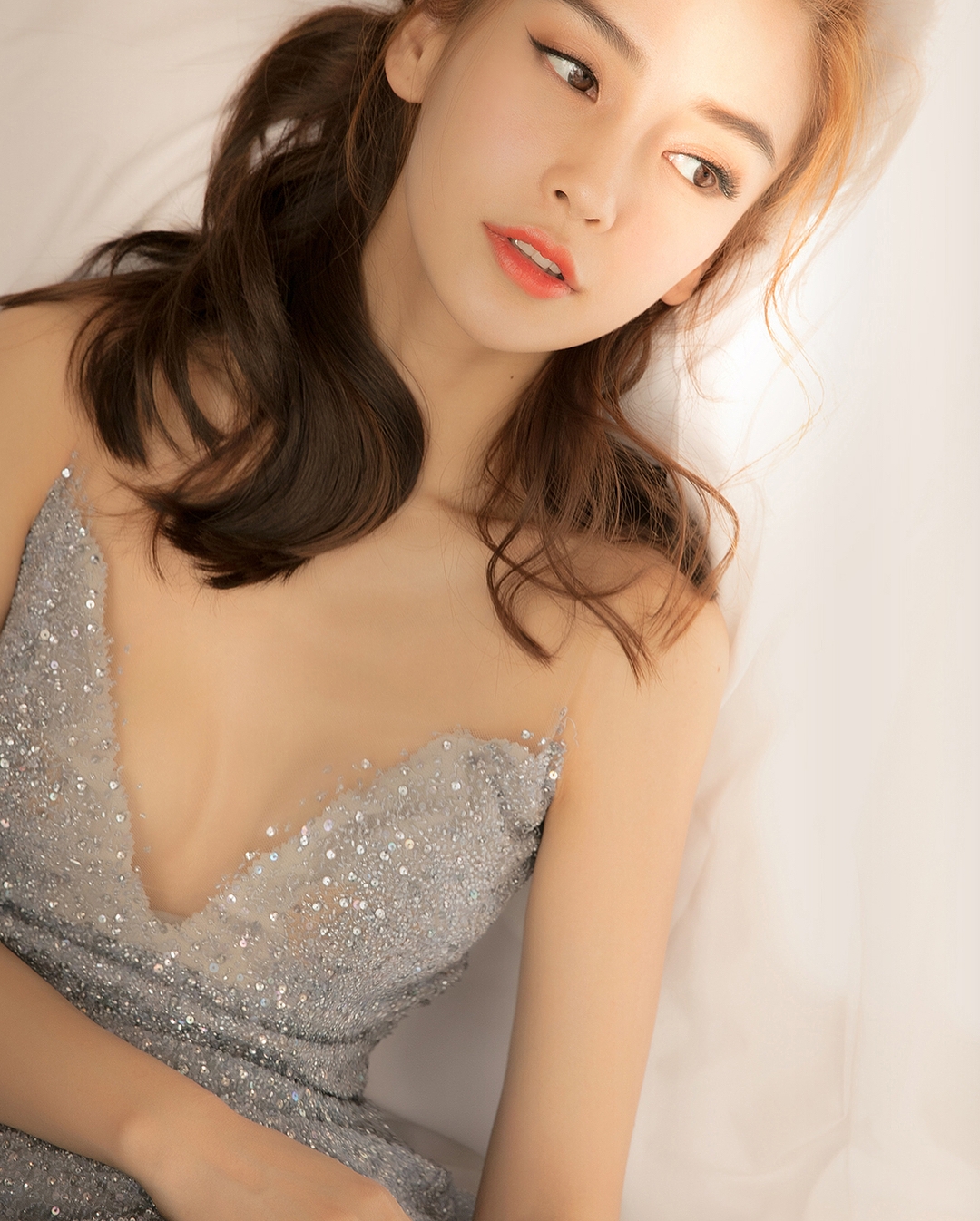 Angelababy黃曉明曬小海綿新相/著母子鞋畫畫溫馨/基因強大一定靚仔