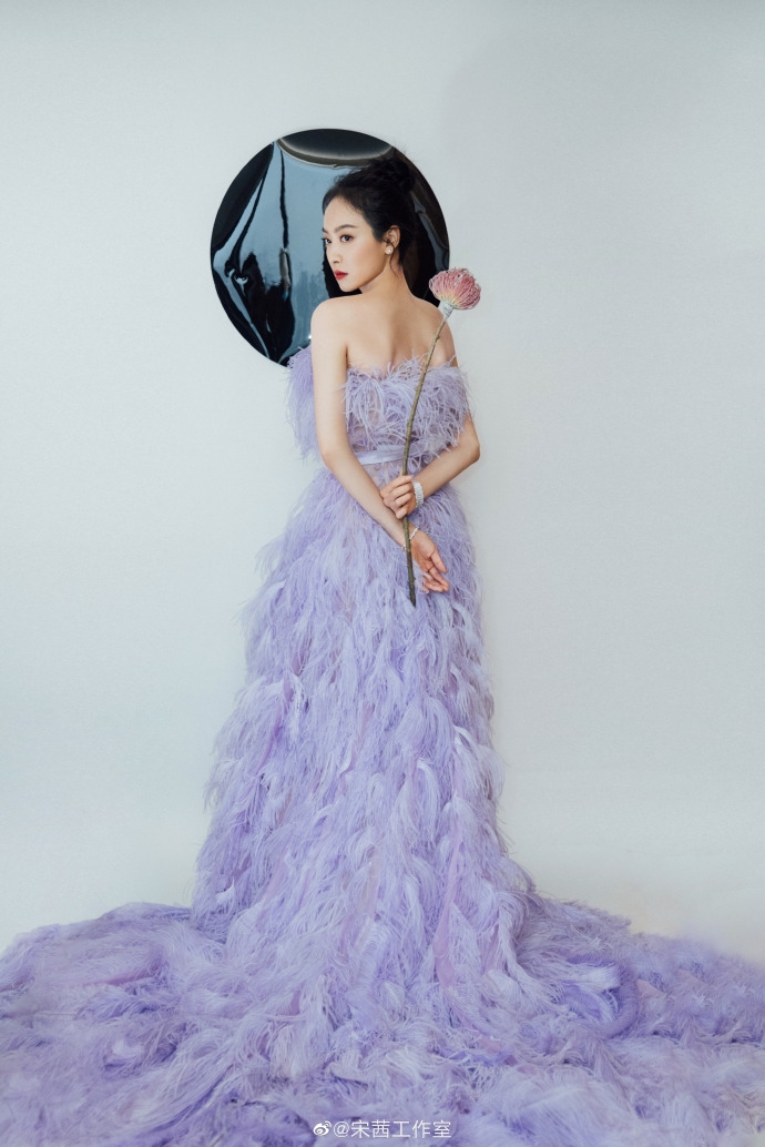 【微博之夜女星造型】迪麗熱巴/鞠婧禕/Angelababy/倪妮/關曉彤/楊冪/宋茜