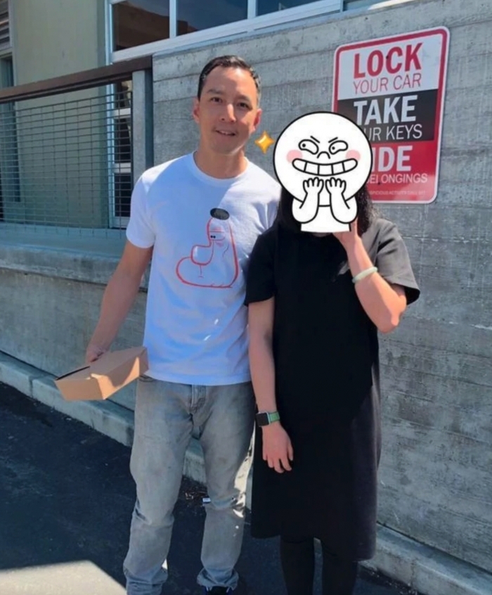 男神吳彥祖的髮線一直是大家熱議的話題,事源是有位美國粉絲野生捕獲吳彥祖時,竟曝光了他未有造型過的稀少髮量+髮線後移問題