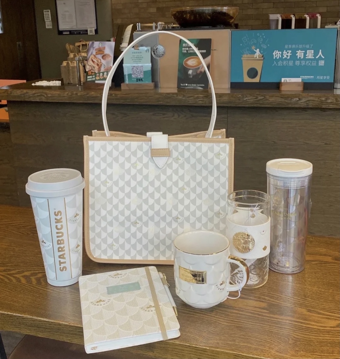 -大陸Starbucks-仿名牌-手袋-週邊-白金魚鱗-LV-星巴克-43684